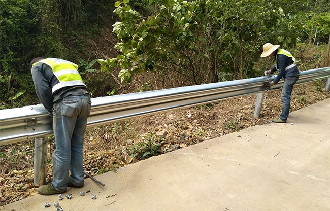 三明高速公路护栏的定期维护与保养