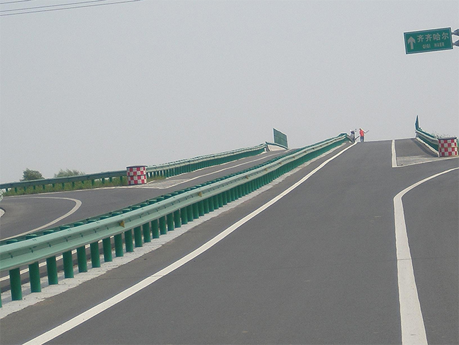 三明高速公路护栏的材质与规格